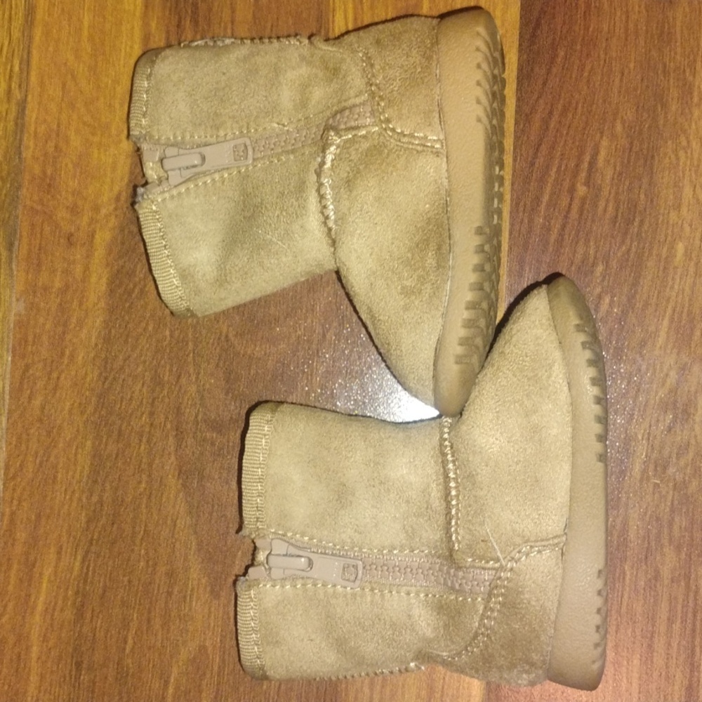 Boots - Picture 3 of 3